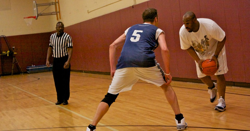 Illustration for article titled Donovan McNabb Makes Triumphant Minnesota Rec League Hoops Debut